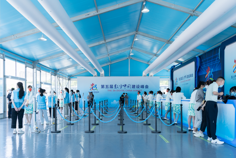 The Intelligent Era of Face Recognition Attendance العصر الذكي للحضور بالتعرف على الوجه